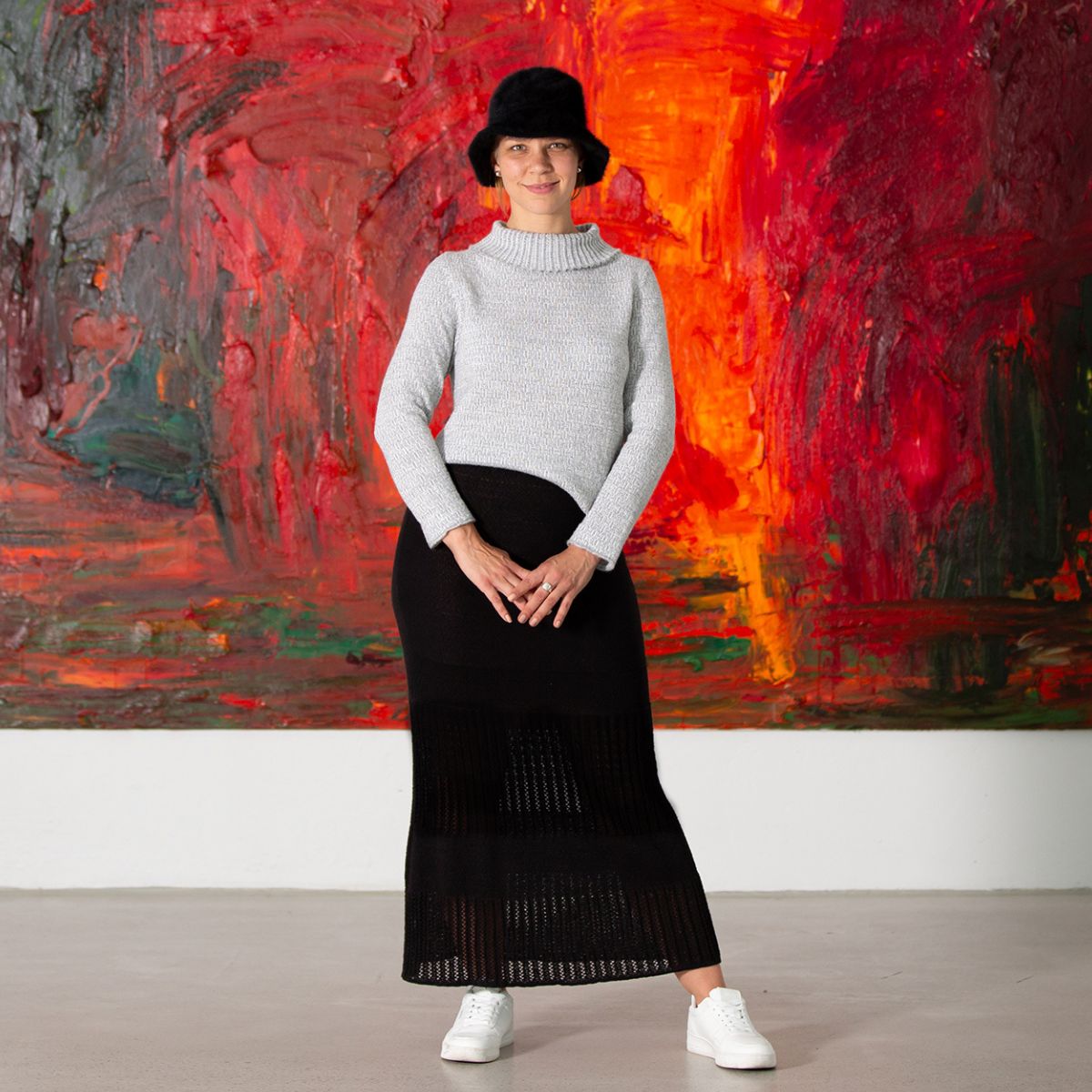 Pirita Design alpakka-pellavapusero Tania color silver ja pellavaneulehame Tuulia color black