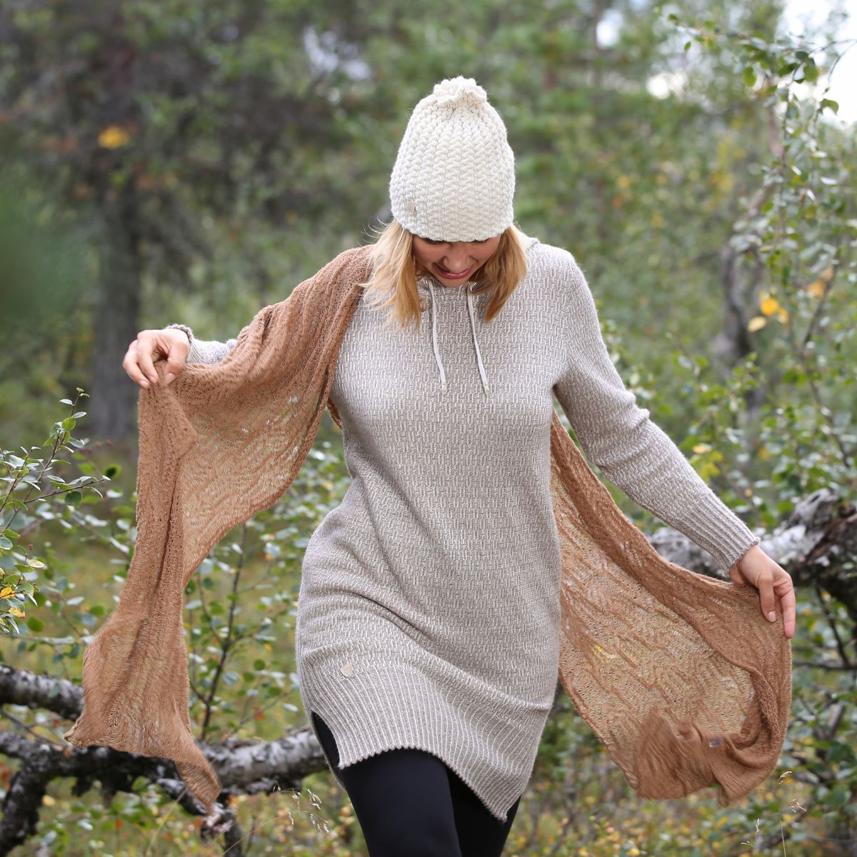 Pirita Design alpakkahuivi Malla color light brown alpakkapipo Nietos color white alpakka-pellavahuppari Himalia color Lino