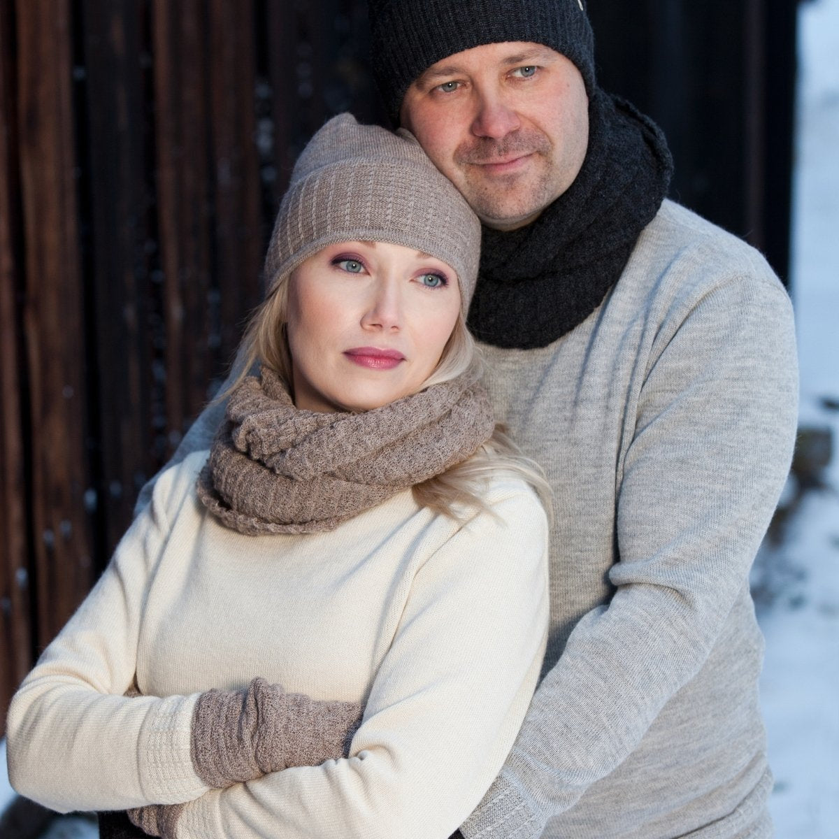 Pirita Design alpakkatuubihuivi Käpy color nutria ja coal