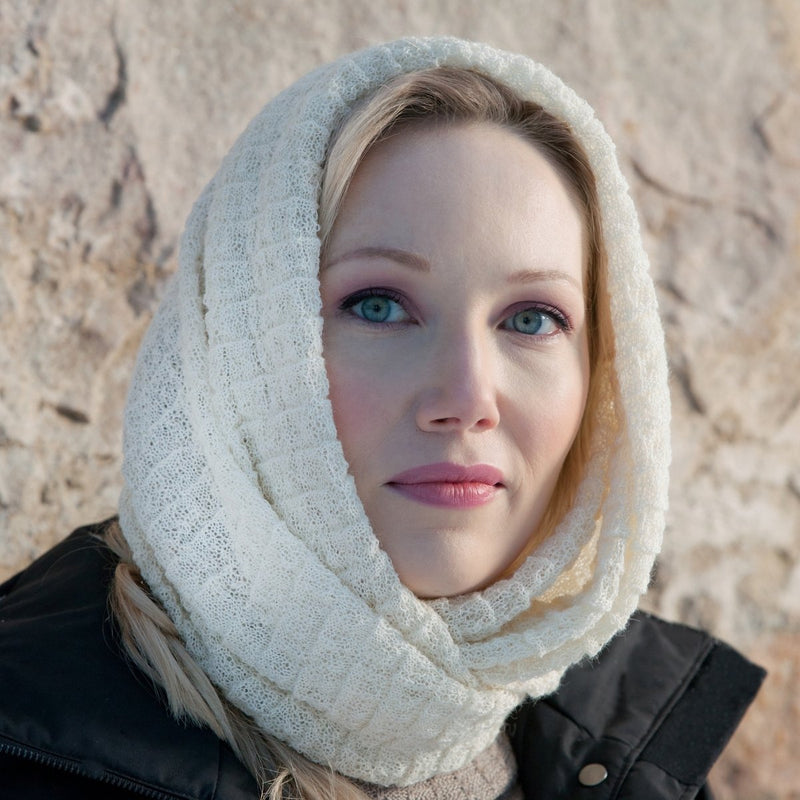 Pirita Design alpakkatuubihuivi Käpy color white