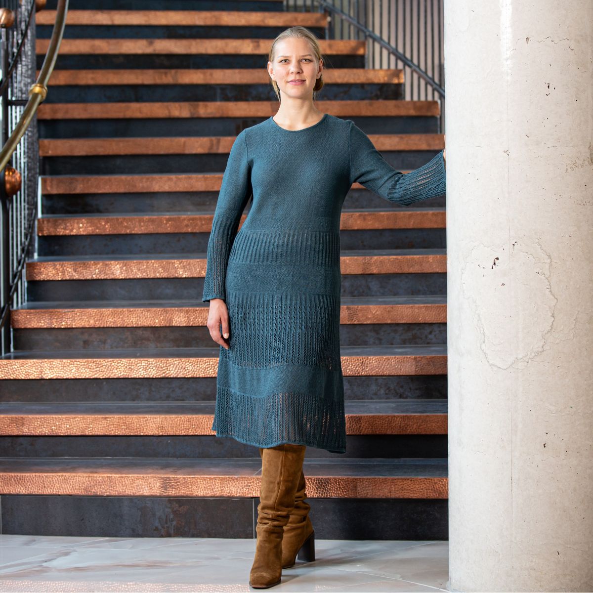 Pirita Design pellavaneulemekko Aaria color petrol