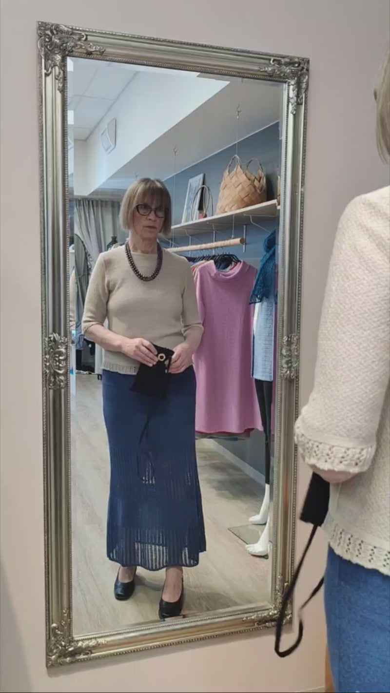 Pirita_Design_pellavaneulehame_Tuulia_pellavaneulepusero Hanna